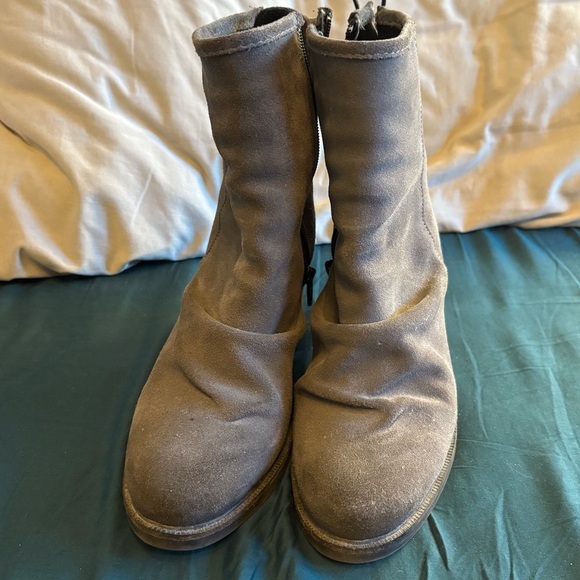 Bos. & Co. Barlow Women’s 38 Grey Suede Slouch Ankle Block Heel Bootie Side Zip - Picture 2 of 10